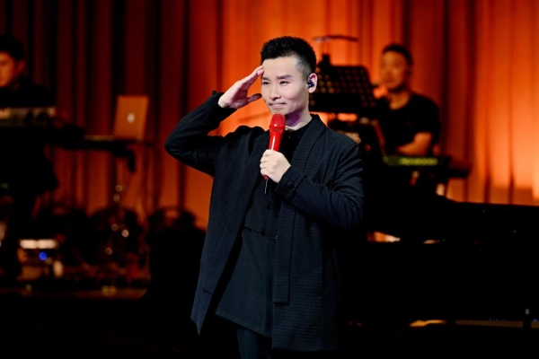 刘和刚“爸气全开33”成都开唱:33曲唱尽父爱长歌,父女同台点亮感恩星河
