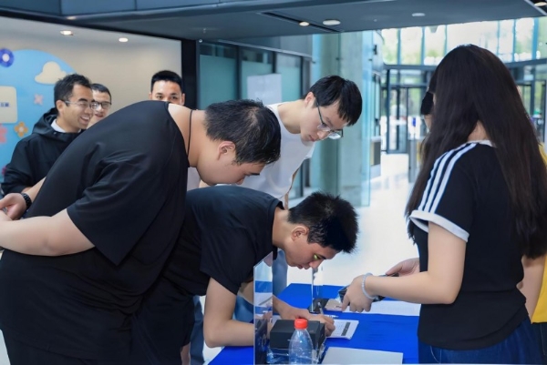 科技共襄,技术共享!知乎与比亚迪仰望启动“智解中国技术”战略互访