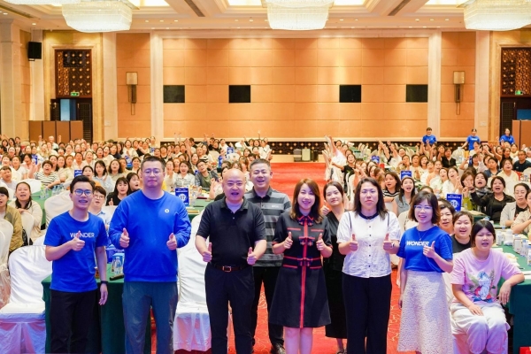 科技+渠道双引擎！小飞象战略携手万益蓝WonderLab重构母婴健康新范式