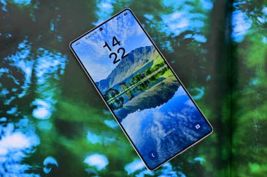 三星Galaxy S25 Ultra测评：AI驱动体验的巨屏旗舰天花板