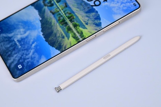 三星Galaxy S25 Ultra测评：AI驱动体验的巨屏旗舰天花板