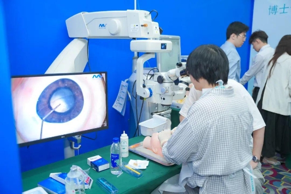 华厦眼科国际论坛架设“智慧桥”，铺就“光明路”