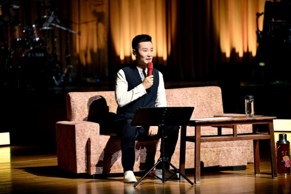 刘和刚“爸气全开33”成都开唱:33曲唱尽父爱长歌,父女同台点亮感恩星河