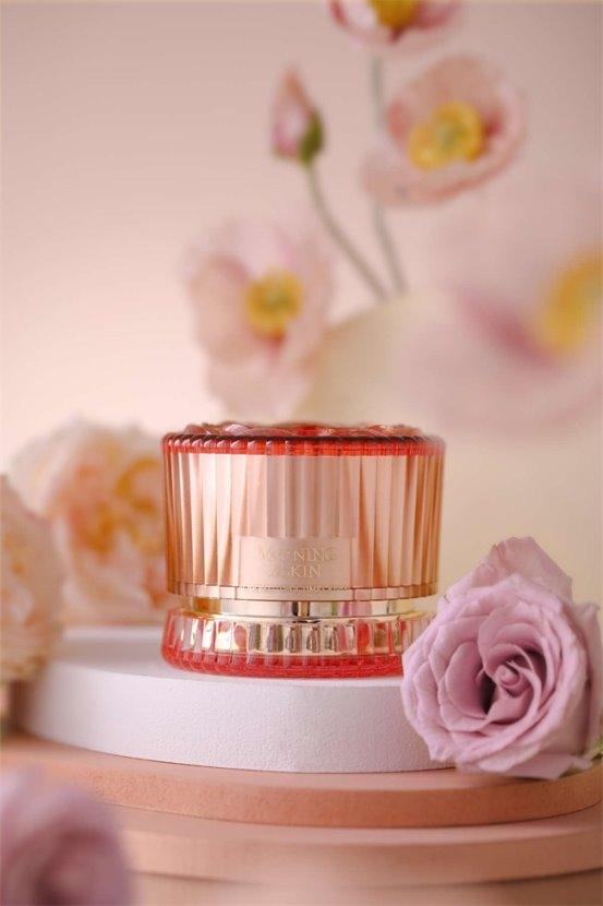 玫莉蔻玫瑰凝胶与水凝霜，感受自然的温柔，邂逅肌肤的水润诗意