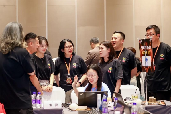 汇聚行业智慧,共鉴创新力作|云南白药泵式牙膏2025春季专家评鉴会完美收官