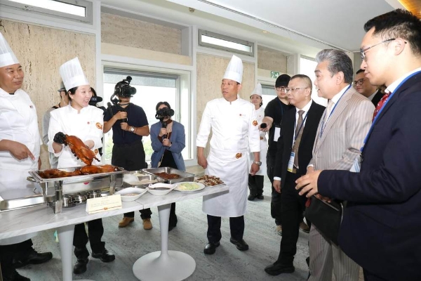 西部马华餐饮集团走进联合国