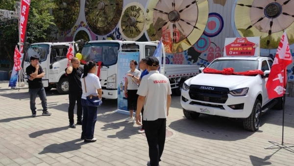  开着T28创业家皮卡送哈密瓜，庆铃皮卡人人夸