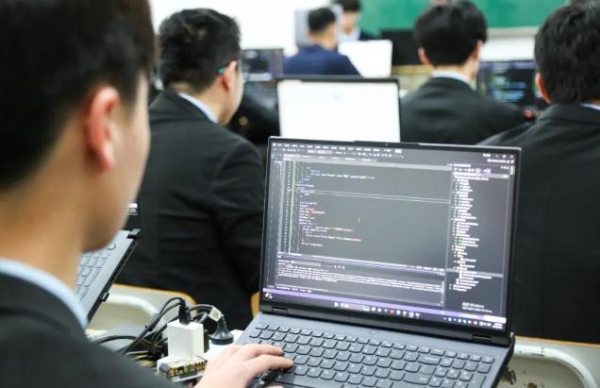 乘势而上——江苏宿迁八维学校赋能新兴产业人才培养