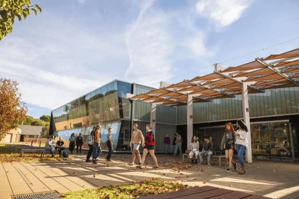  「从守护一粒种子，到酿出一杯未来」—— 在阿德莱德，培养未来农业变革者！