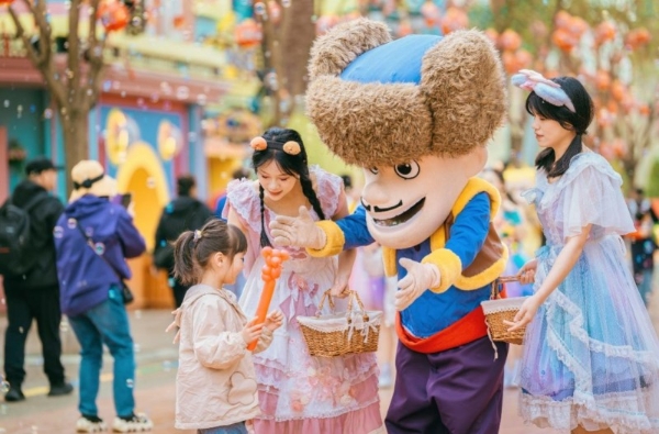 央视走进宜春熊出没乐园，带领观众开启“六一”奇幻之旅