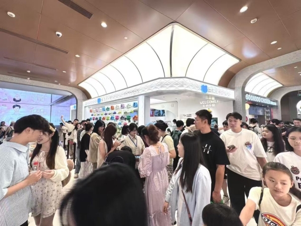 冷链近100%覆盖+单日破9.4万!兰熊鲜奶中原首店引爆健康饮品加盟热