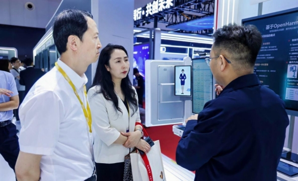  开源鸿蒙助力数智金融亮相2025中国国际金融展