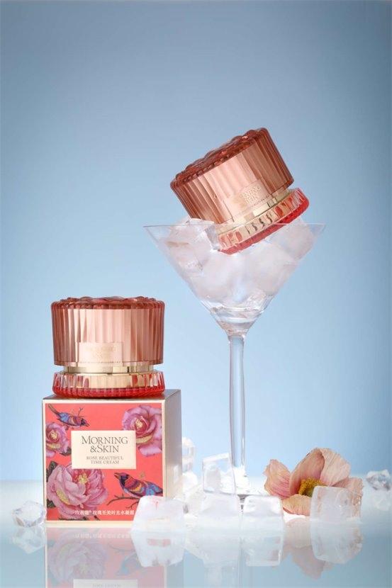 玫莉蔻玫瑰凝胶与水凝霜，感受自然的温柔，邂逅肌肤的水润诗意