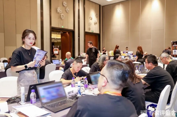 汇聚行业智慧,共鉴创新力作|云南白药泵式牙膏2025春季专家评鉴会完美收官