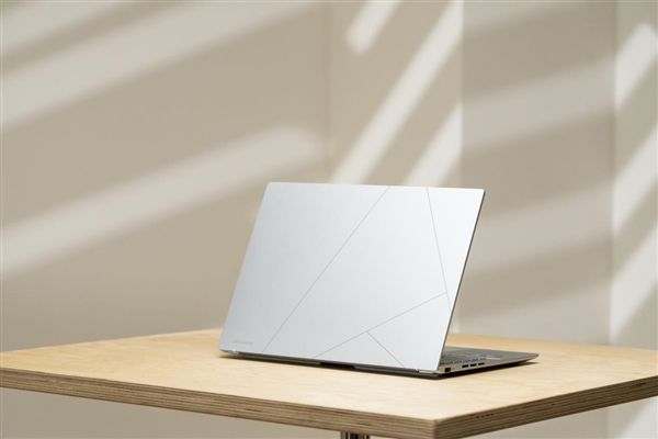 618抄底神机！华硕灵耀14 2025 AI超轻薄本：1.19kg机身塞进Ultra9