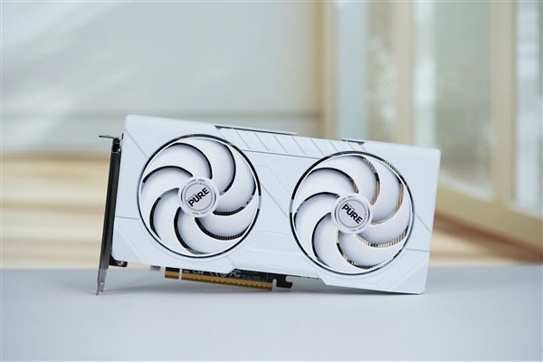 纯白高颜值!蓝宝石RX 9060 XT极地8GB OC显卡图赏
