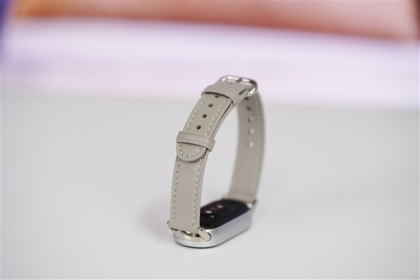 超窄四等边跑道屏！小米手环10 NFC版图赏