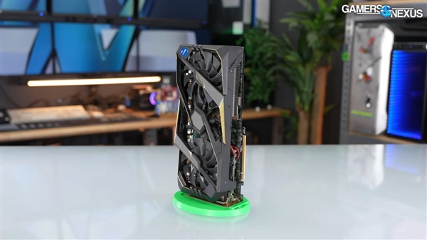 疯狂改造!显卡华丽变身PC整机:竟真的跑起来了