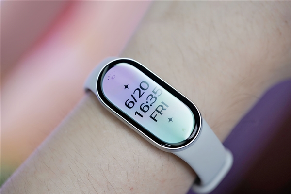 超窄四等边跑道屏！小米手环10 NFC版图赏