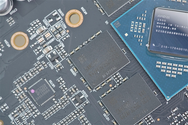纯白高颜值!蓝宝石RX 9060 XT极地8GB OC显卡图赏