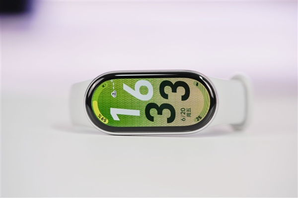 超窄四等边跑道屏！小米手环10 NFC版图赏