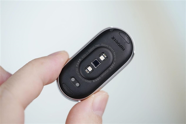 超窄四等边跑道屏！小米手环10 NFC版图赏