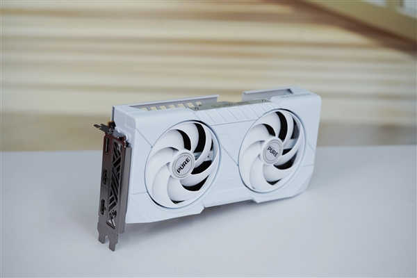 纯白高颜值!蓝宝石RX 9060 XT极地8GB OC显卡图赏