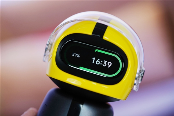 超窄四等边跑道屏！小米手环10 NFC版图赏