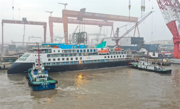 中国造极地探险邮轮出江试航：可载249人游两极