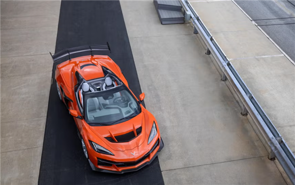 史上最强！科尔维特ZR1X超跑发布：V8+电机 零百加速2秒内