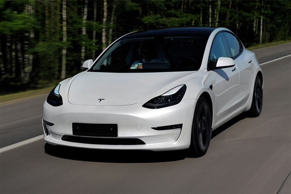 马斯克和特朗普彻底决裂 特斯拉市值一夜蒸发逾万亿