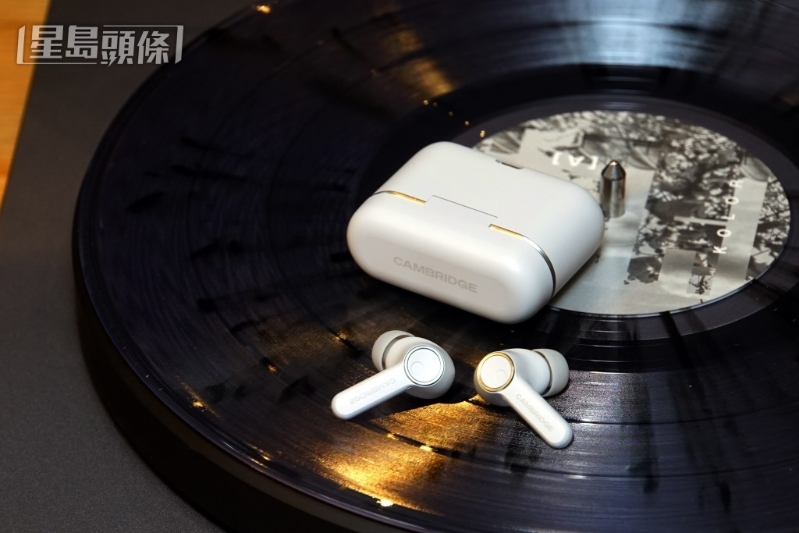 Melomania A100改用带耳带设计，每边耳机重量则进一步减轻至4.7g。