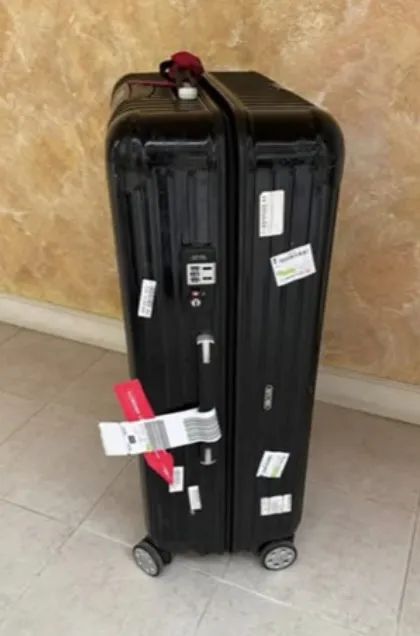 知名歌手甄妮坐飞机行李箱被盗 航空公司一句 “不负责”,撕开行业潜规则