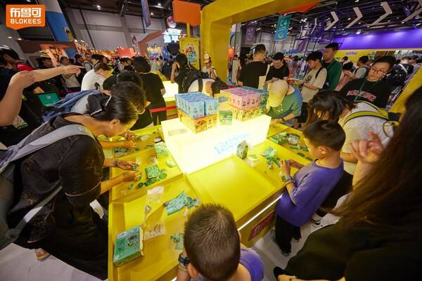 布鲁可积木人宝可梦系列产品集中亮相,成宝可梦杭州大师赛最受欢迎展台之一