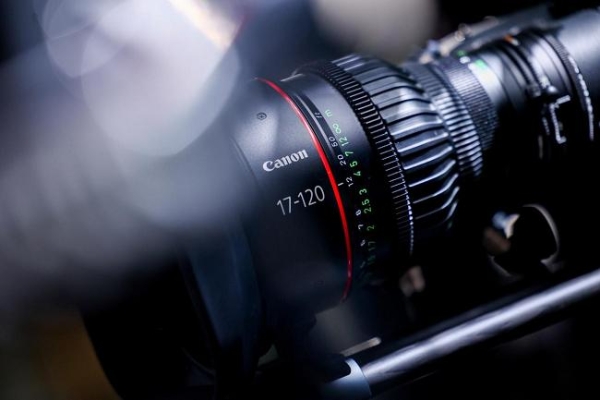 “佳直播PRO”点亮上海国际电影节暨ELLEMEN电影英雄之夜