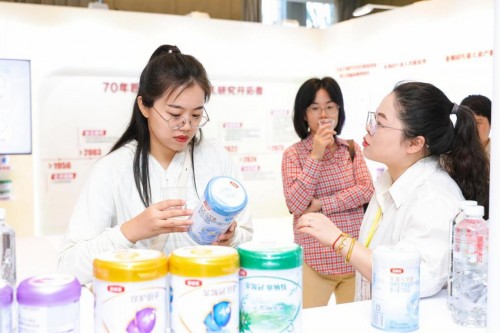 中国母婴营养临床实践学术峰会开幕 金领冠特医科研成果获专家认可