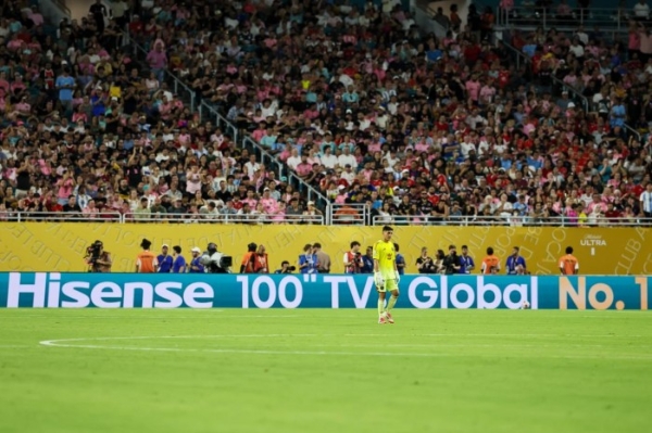 《中国足球环境及未来发展白皮书（2025）》发布：100吋大屏电视成球迷客厅新标配 