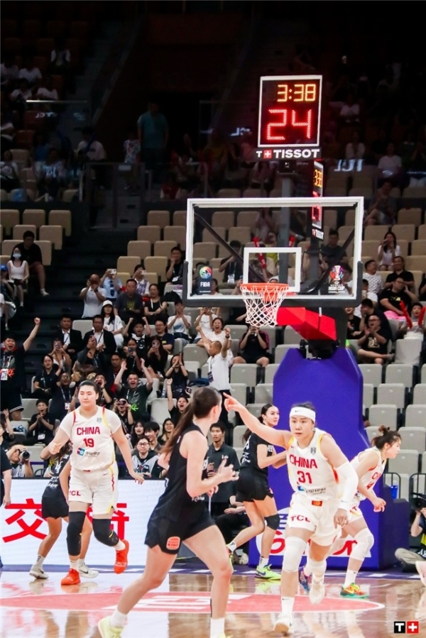 天梭精准计时2025国际篮联女篮亚洲杯赛场 