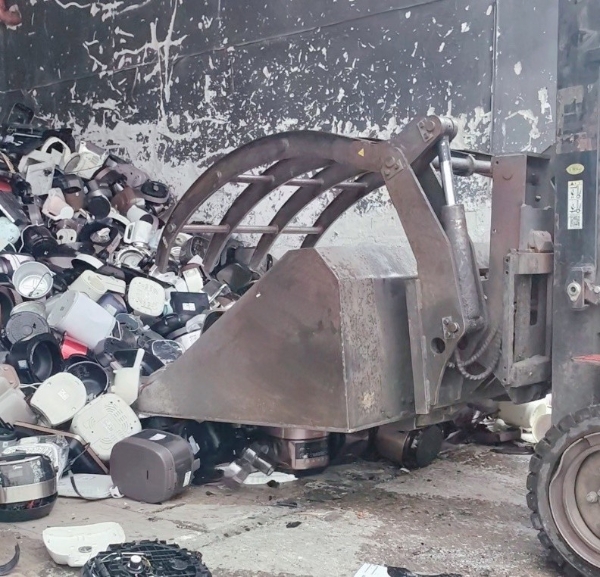 破局小家电售后难题！美的“365天只换不修”回收旧机100%销毁 