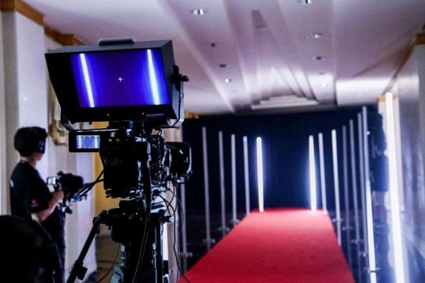 “佳直播PRO”点亮上海国际电影节暨ELLEMEN电影英雄之夜