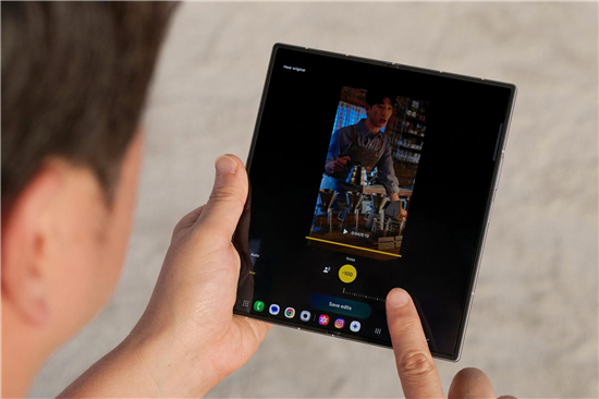 当 AI 遇见折叠屏：三星Galaxy Z系列如何重构人机交互逻辑 