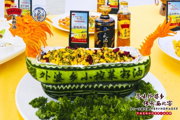 云卷青稞碧，日照菜花金，金龙鱼外婆乡小榨菜籽油菜花节带你闯入油画版夏日梦境 