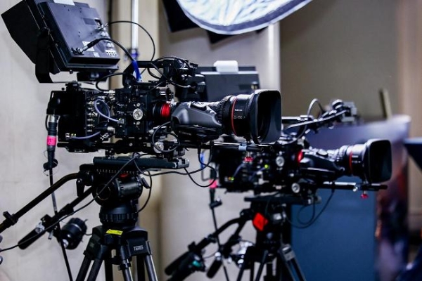 “佳直播PRO”点亮上海国际电影节暨ELLEMEN电影英雄之夜