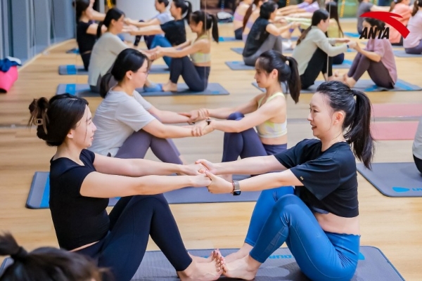 最佳雇主安踏集团迎超千名校招生入职 全方位关怀提升幸福感