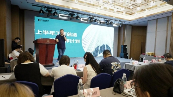 关镇铨2025上半年成绩斐然，以环保与服务双优势领跑上海家装市场 