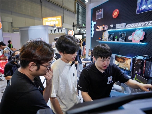 BW2025雕宅首日狂欢，技嘉AORUS梦想主场引爆电竞狂潮