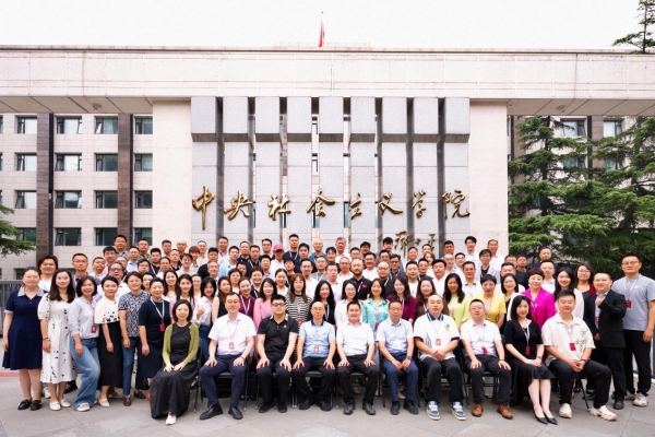 飞诺门阵与大兴经开区战略合作签约，并荣获2025低空经济十强奖