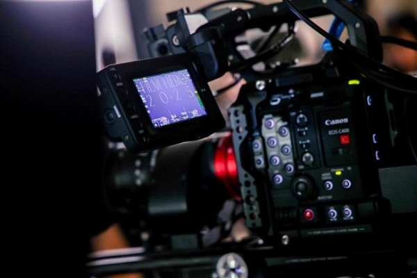 “佳直播PRO”点亮上海国际电影节暨ELLEMEN电影英雄之夜