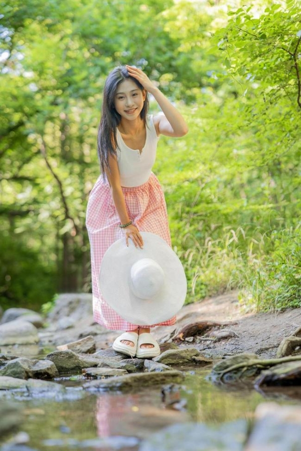 定格蝉鸣与光影 佳能EOS R100青春专微夏日人像拍摄指南