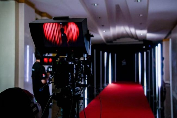 “佳直播PRO”点亮上海国际电影节暨ELLEMEN电影英雄之夜